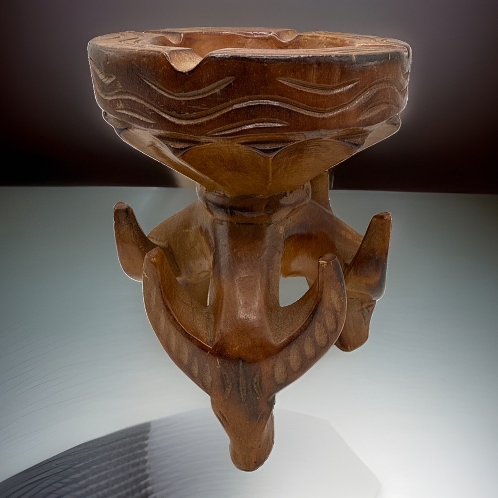 Vintage Hand Carved One Piece Wooden 3 Bull Headed Ashtray Or Trinket Dish
